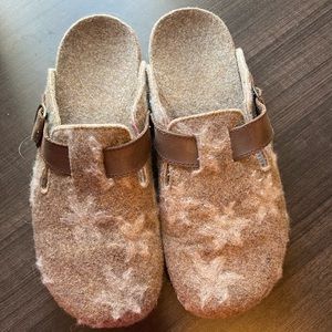 Earth Origins Womens slip on shoes size 7